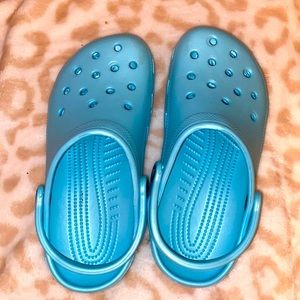 blue crocs for kids